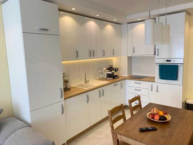 Дава се под наем Тристаен апартамент в София, Витоша - 110 кв.м за 561 € - Снимка #1