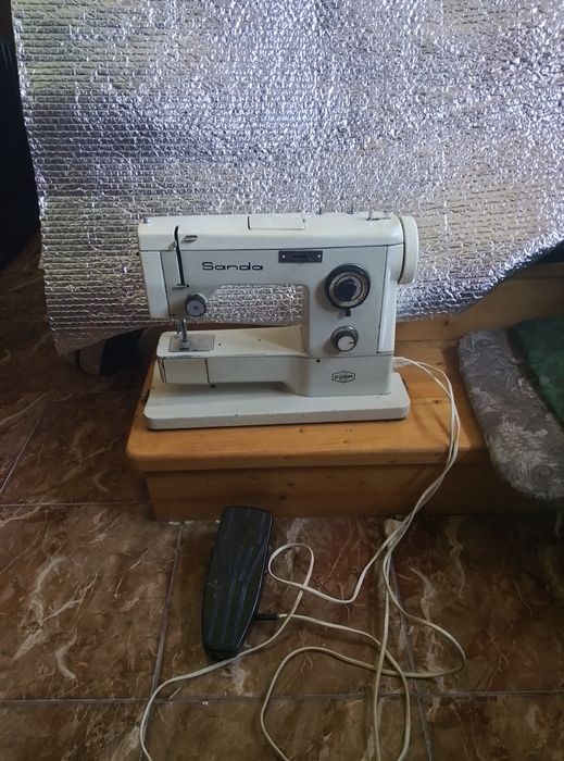 Vind mașină de cusut antica