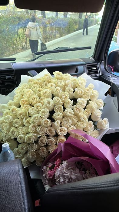 Продам шикарный букет из белых роз