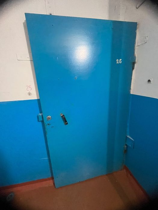 Продам металлическую дверь