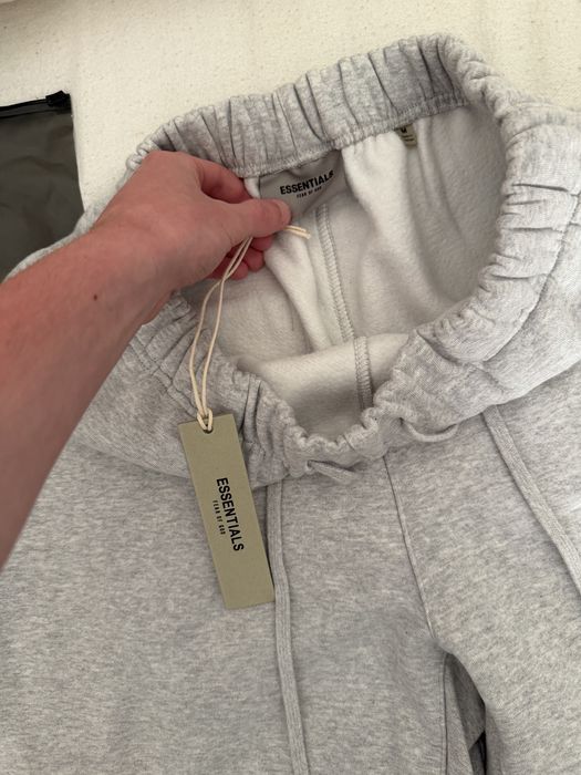 Pantaloni essentials