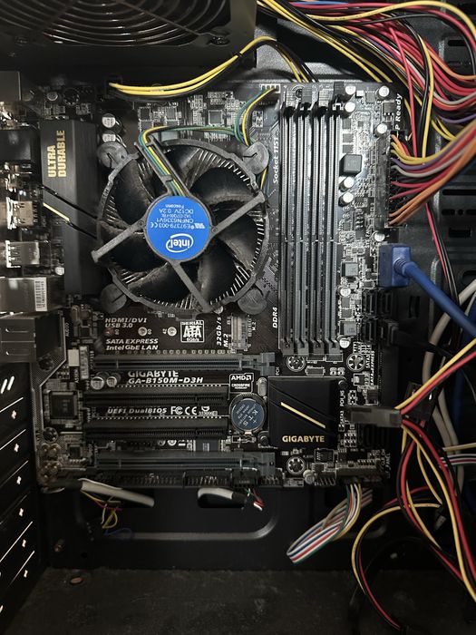 Vand carcasa pc cu Placa de baza GIGABYTE GA-B150M-D3H