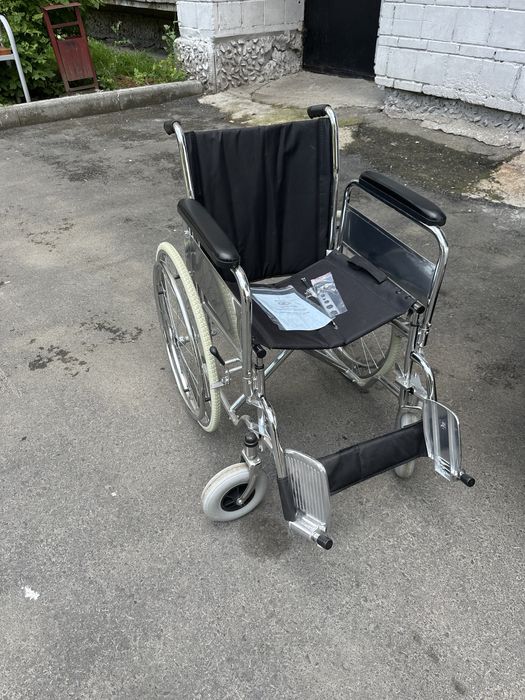Продам инвалидную коляску BIOLA