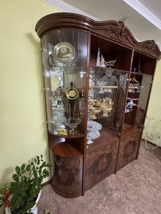 Продам Сервант !!