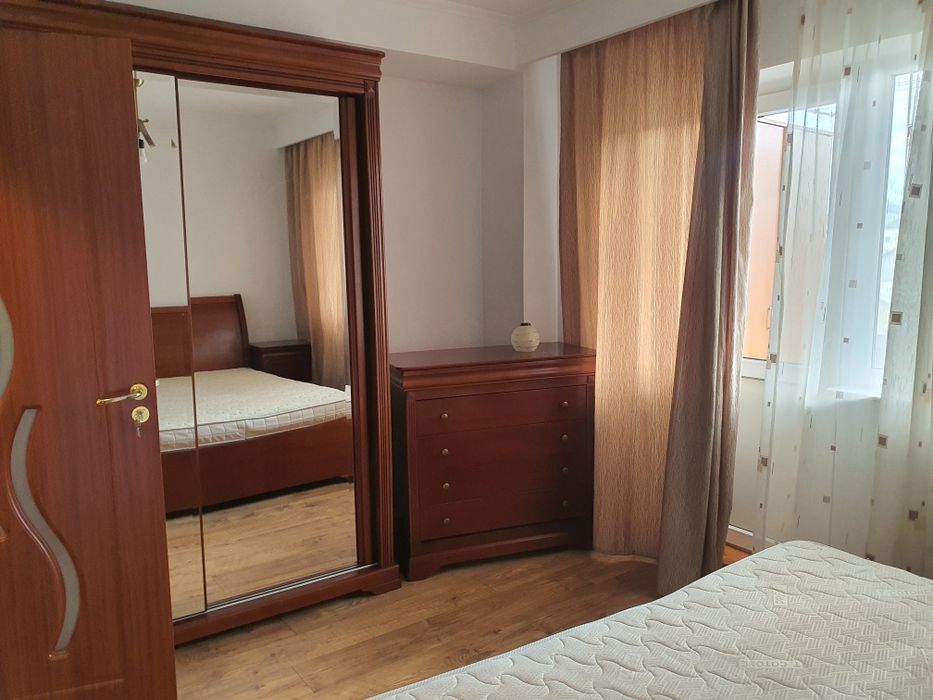 Inchiriez apartament