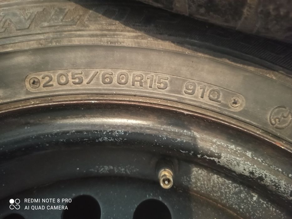 Продам 2 балона 205/60 R15