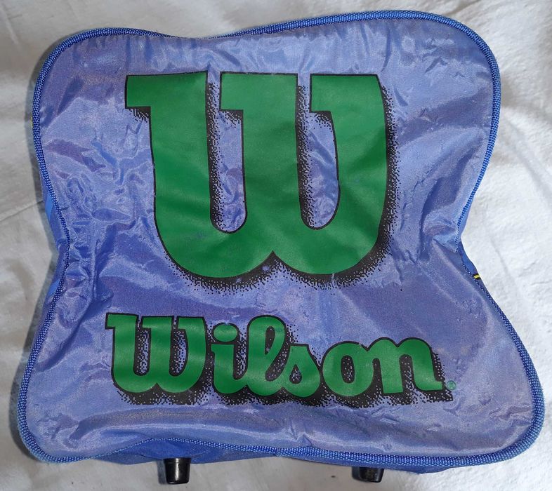 Спортна чанта Wilson. Размери 45 x 26 x 23 см