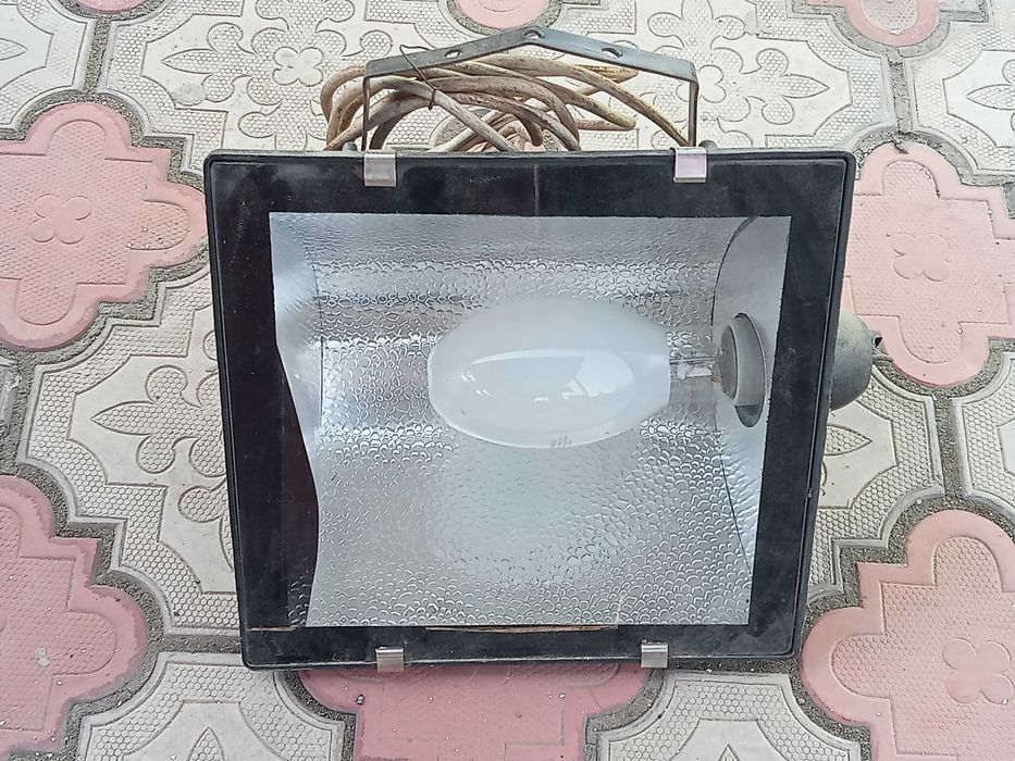 Прожектор большой