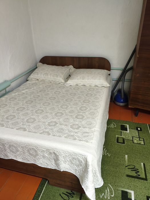 Двуспальная кровать