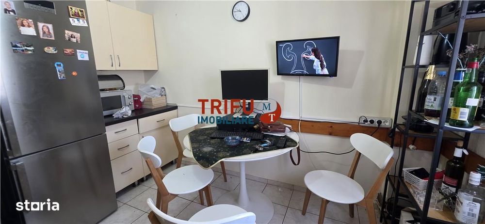 Apartament cu 3 camere si doua bai zona Cetate