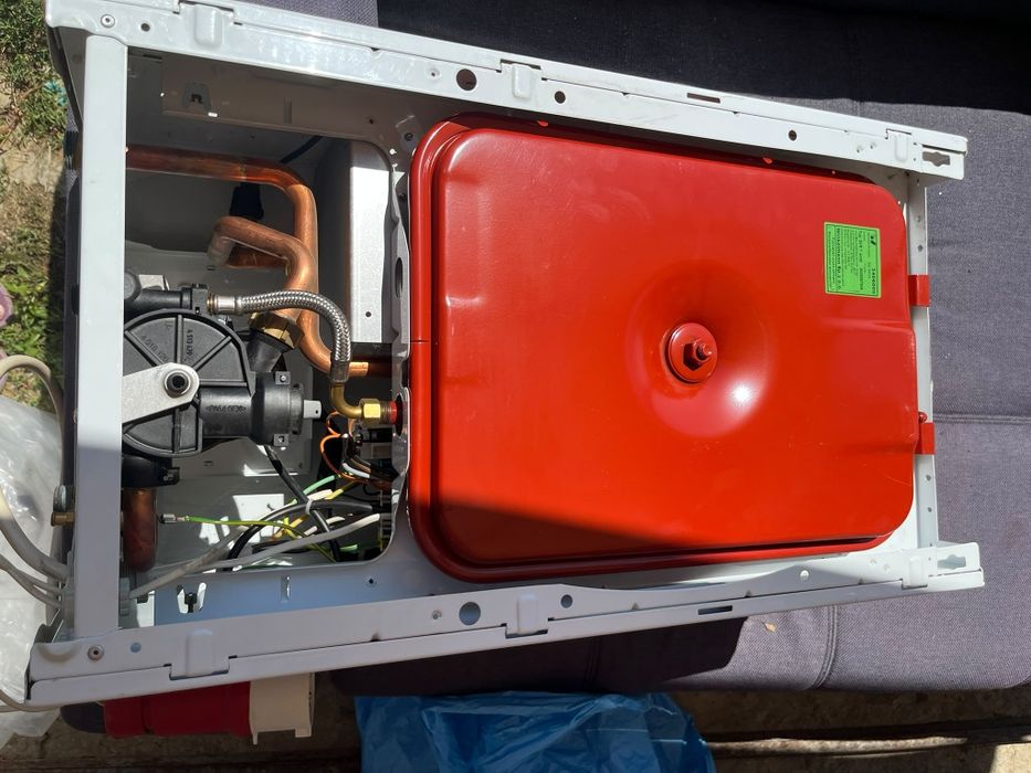 Vând cazan electric pentru incalzire centrala , protherm, foarte buna, ca nou