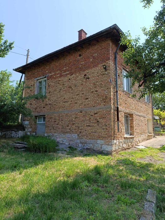 Дава се под наем Етаж от къща в с. Ковачица, Област Монтана - 1000 кв.м за 382.5 € - Снимка #1