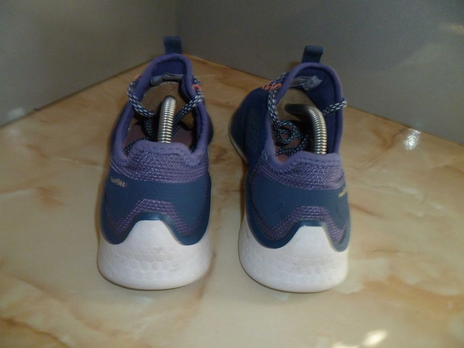 ASICS маратонки.