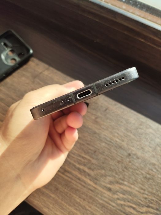 Продам Poco f7 pro в хорошем  12/512