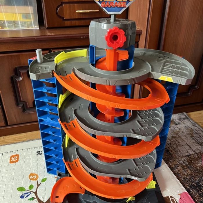 Продам парковку Hot Wheels оригинал