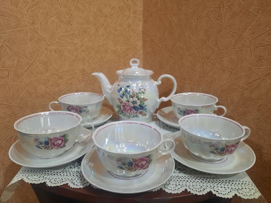 Редкость! Красивый чайный набор из 5 чайных пар и чайника. Туймазински