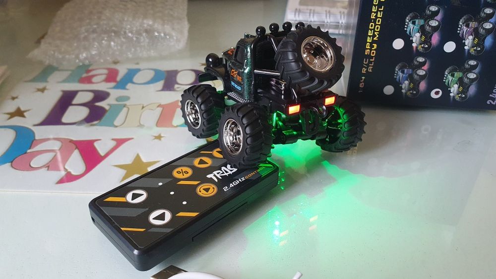 Радиоуправляема количка 1/64. Нова