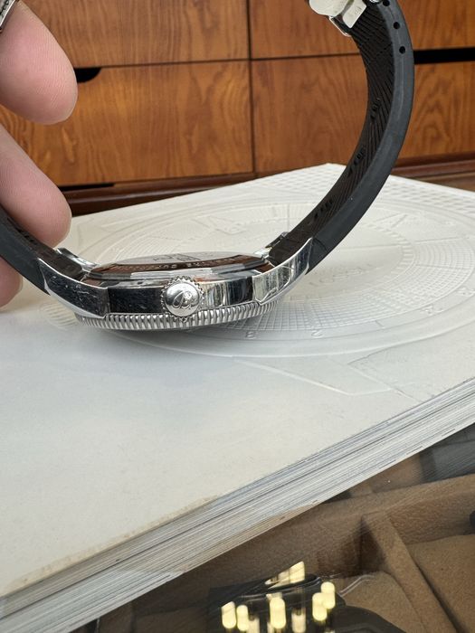 Часы швейцарскийе Breitling