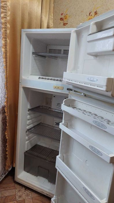 Двухкамерный холодильник