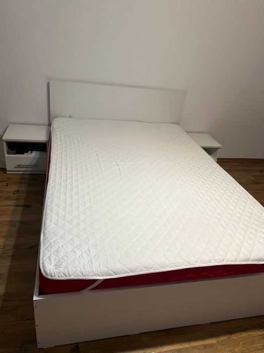 Mobila (birou, noptiere, pat) la set