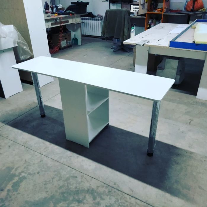 Маникюрный стол складной