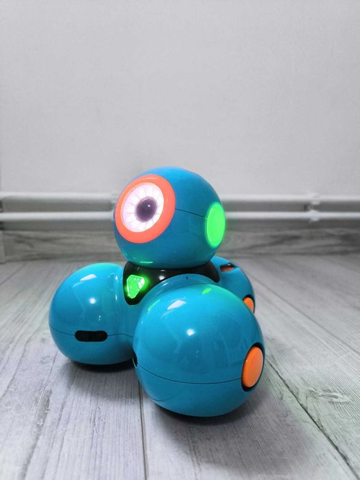 Robot inteligent, programabil Dash (by Wonder Workshop)