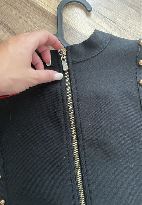 Бандажна рокля с цип на гърба