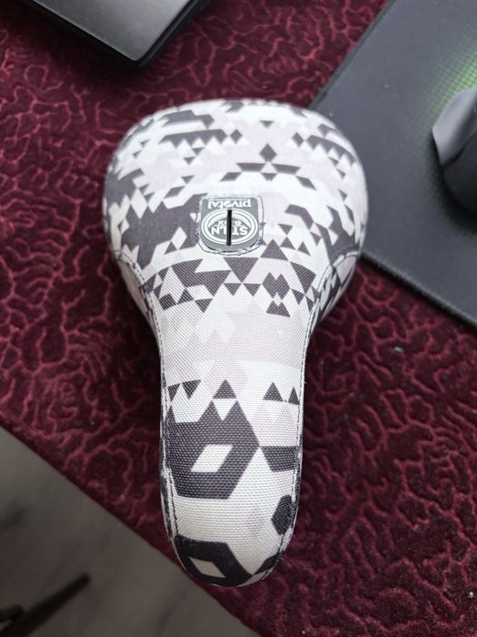 Pivotal седалка white ST-LN