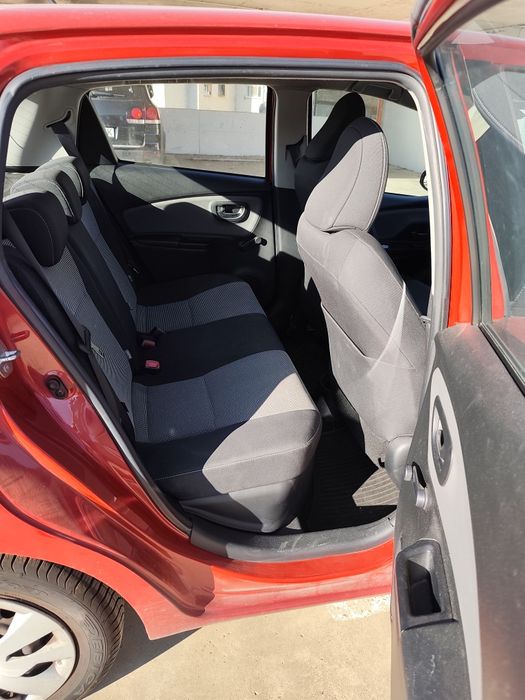 Vand Toyota Yaris Hybrid 1.5 (2015) doar 130.000km