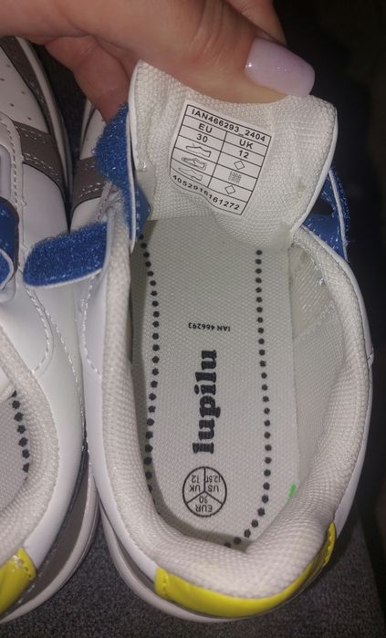 Продам детские кроссовки