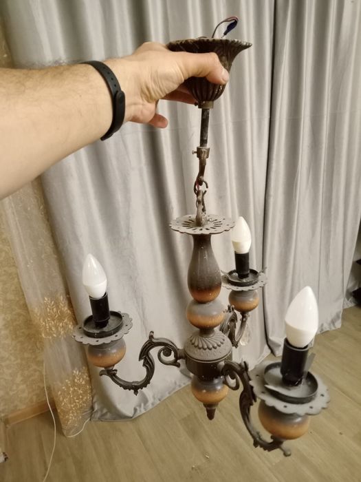 Отдам даром люстру
