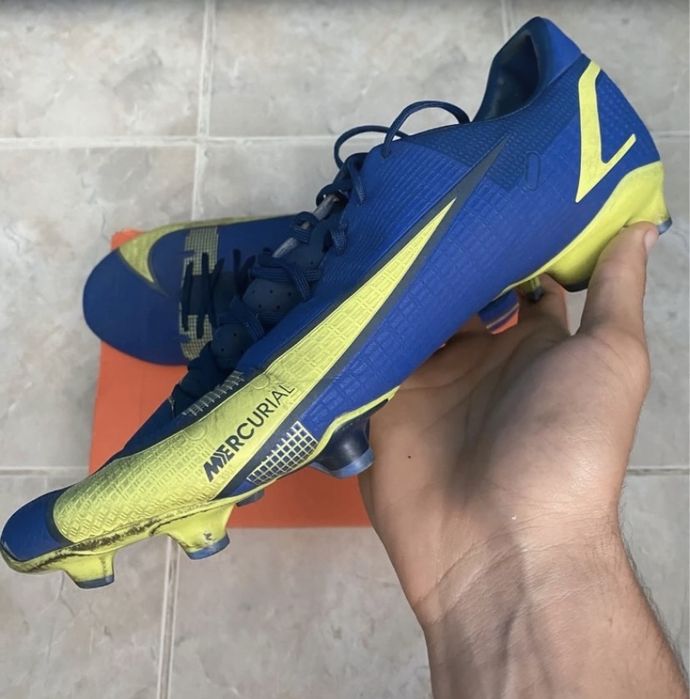 Ghete de Fotbal Nike Mercurial