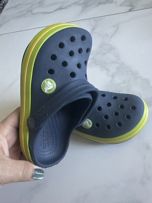 Оригинални детски чехлички-сандалки Crocs размер 27-28