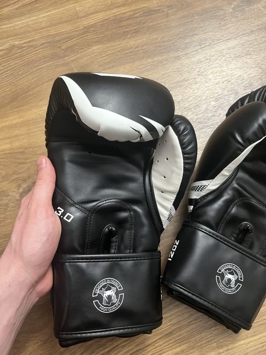 Manusi box Venum Challenger 3.0 12oz