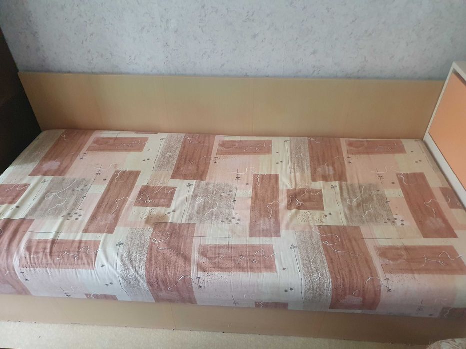 Чин/бюро/ за компютър,легло и ракла