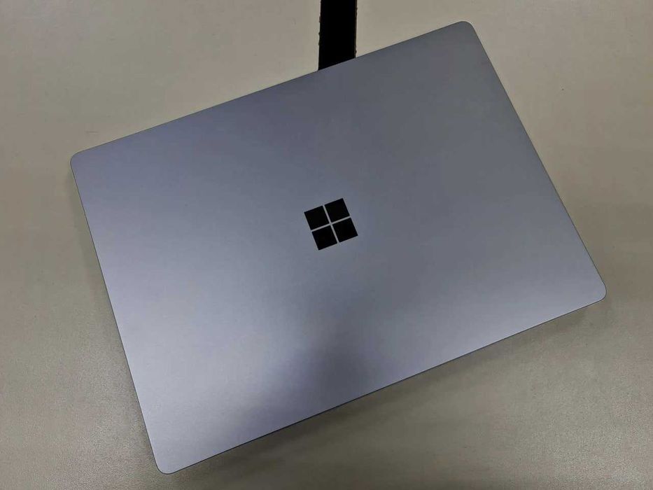 Легкий, плоский, удобный, яркий ноутбук - Microsoft