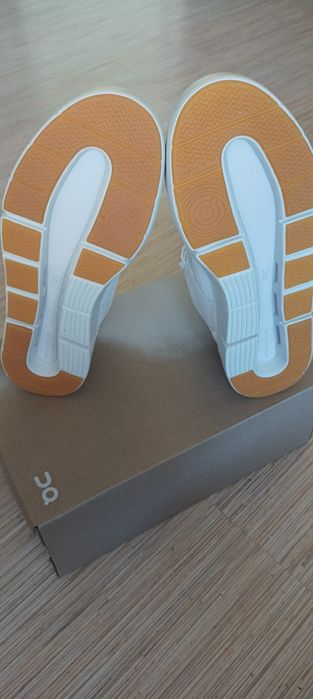 НОВИ Маркови дамски кецове ON, The Roger Clubhouse Mid, 40