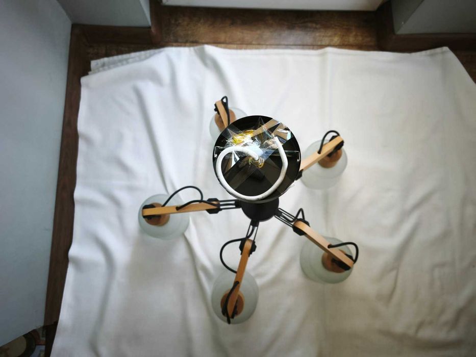 Модерна лампа за таван