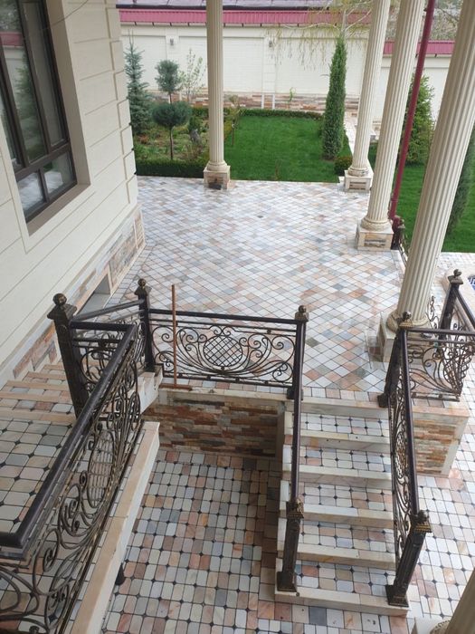 Мозаичные плиты из натурального камня( брусчатка)