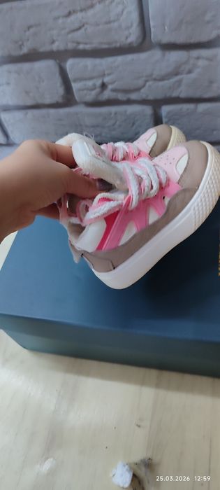 Продам детскую обувь