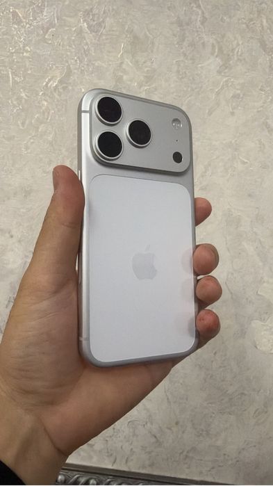 Продаю Iphone 17 pro