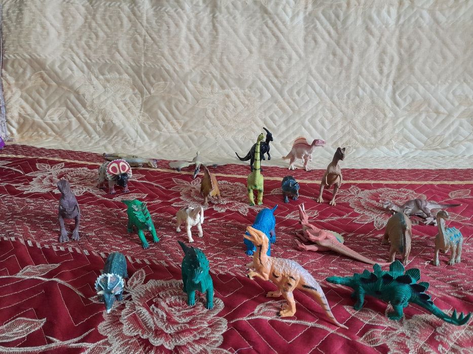 Игрушки динозавры, кол-во 21 штук