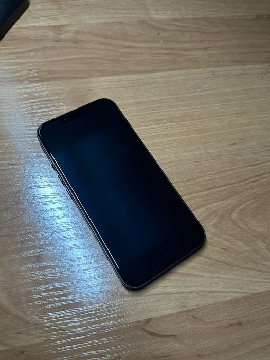 Продаю Айфон 13