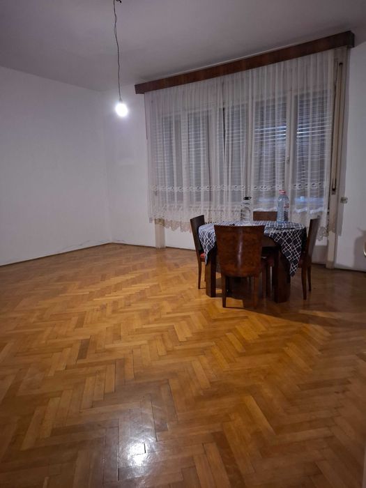 Inchiriez apartament 2 camere  central piata 700