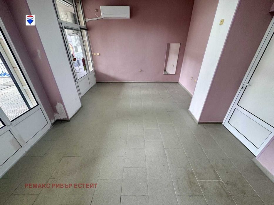 Дава се под наем Магазин в Русе, Център - 32 кв.м за 255 € - Снимка #4