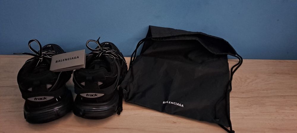 Balenciaga track 1