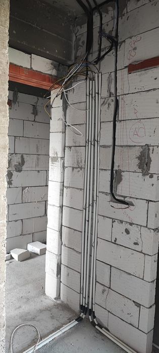 Electrician - execut instalații electrice pentru case și apartamente