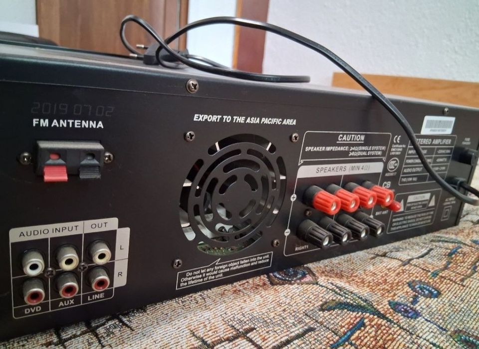 Усилвател за музика и домашно кино