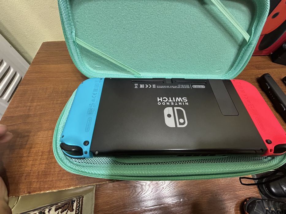 Nintendo Switch Red & Blue