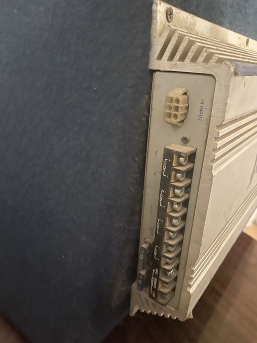 Subwoofer auto cu stație